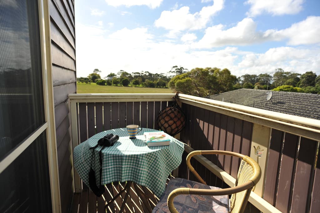 balcony for two
HYPOL TIME .