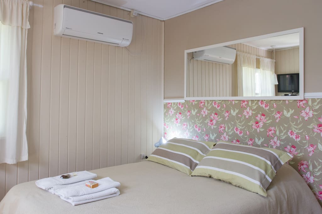 cama casal,ar condicionado quente e frio.