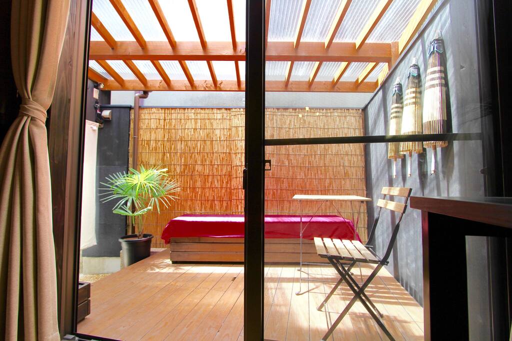 3 mins to Kyoto Station / 0mins walk to Tofukuji station.