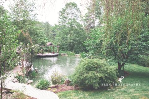 Zen Oasis Mtn Nature Retreat. 10 bedrms, 63 acres.