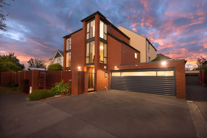 Architectural Apartment In The Central City