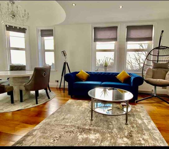 Hampstead Penthouse with world-class London views gallery image 2