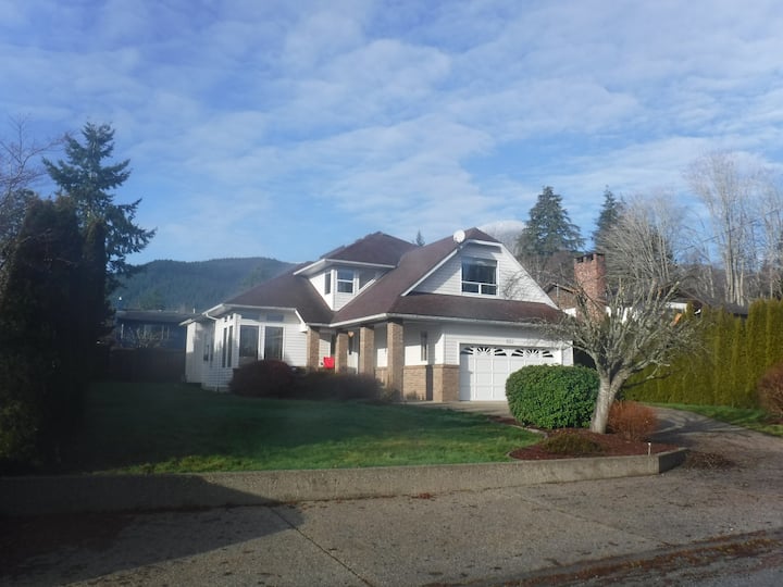 Home away on the Sunshine Coast 3 Houses for Rent in Gibsons, British