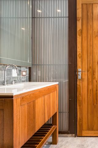 Head Into Bangkok From a Chic Home gallery image 5