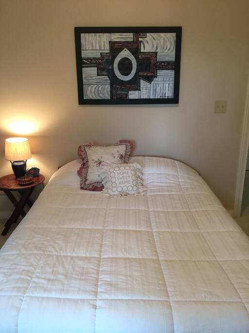 Bedroom 1
Queen Size Bed