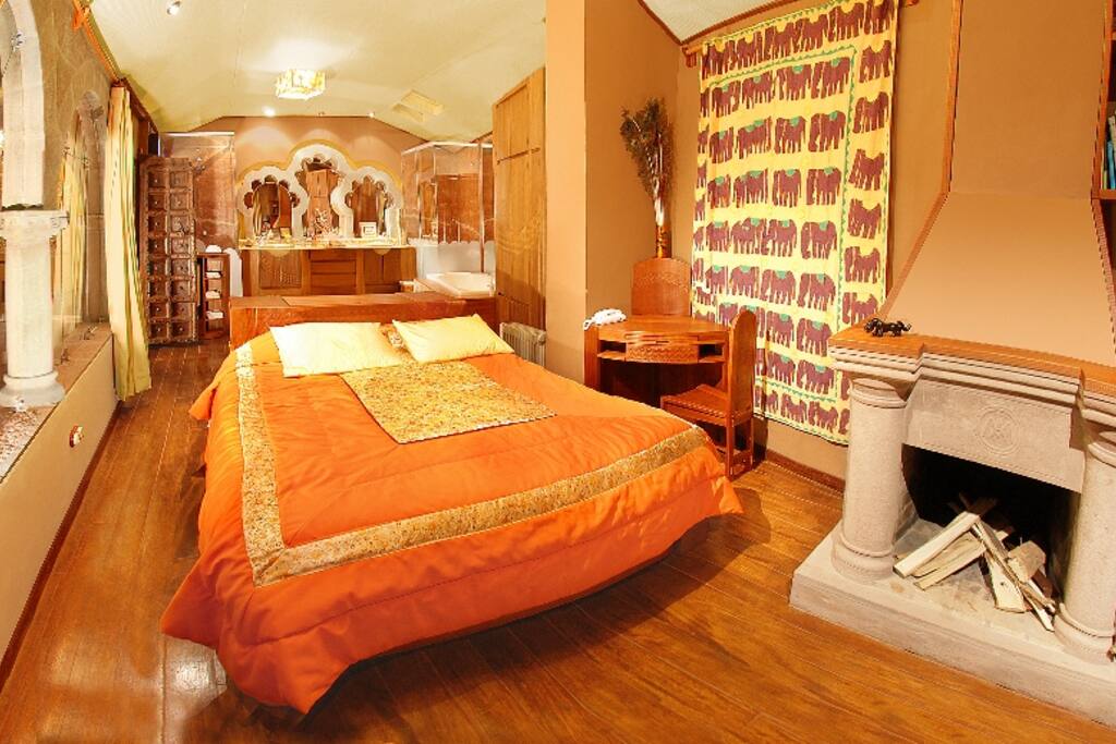 A complete view of the suite.