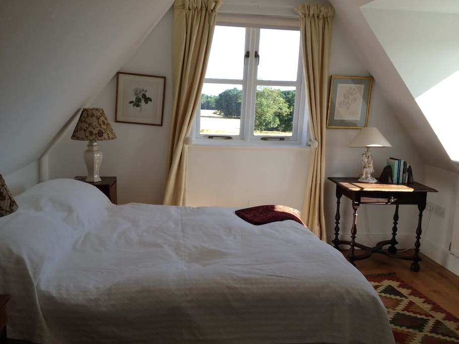 Double bed with dual aspect