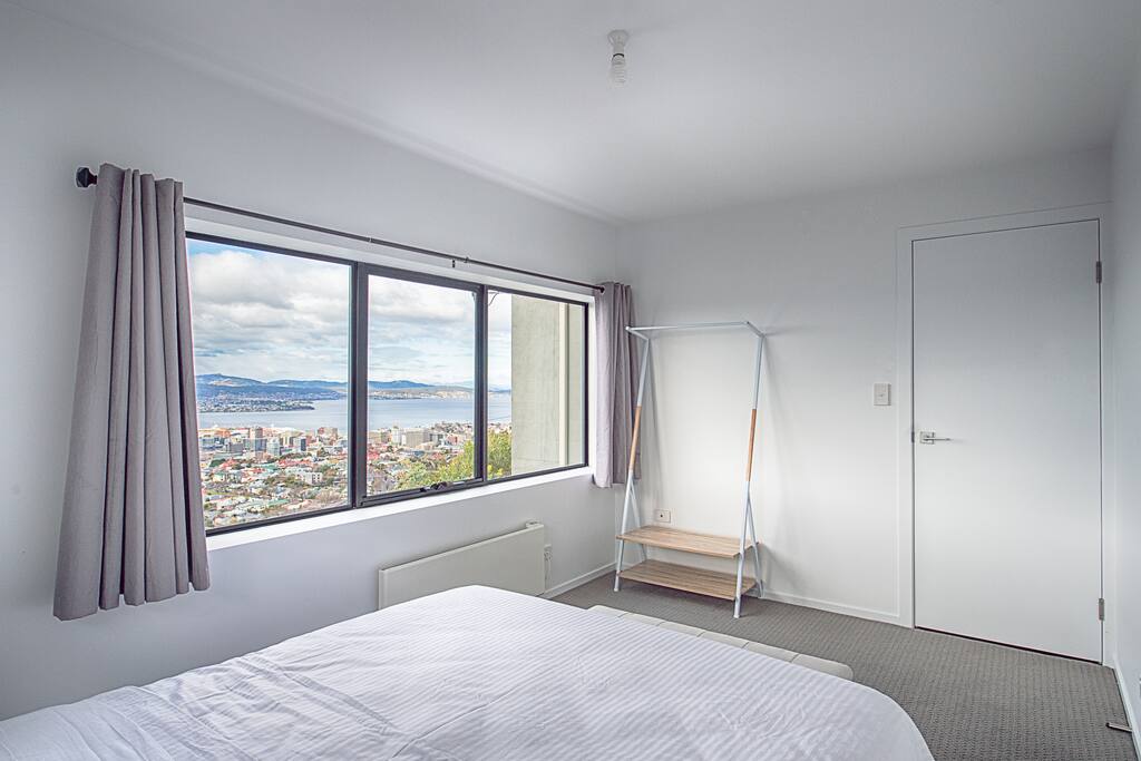 Bedroom with amazing city view