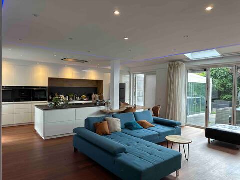 Modern and luxury vacation house, private Jacuzzi