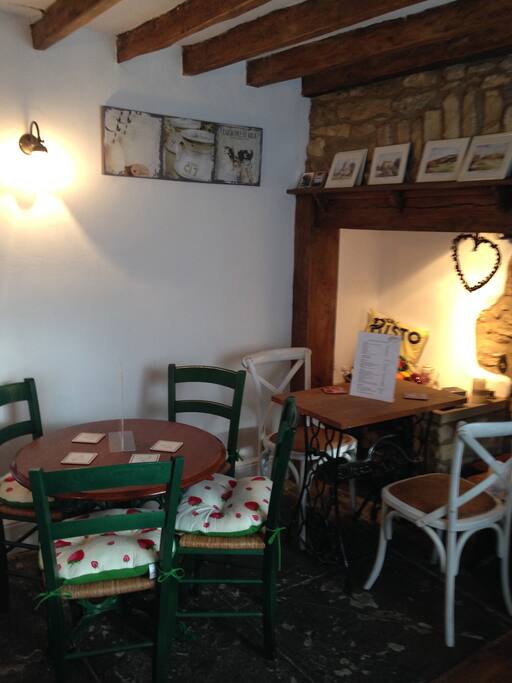 Cafe where breakfast is served