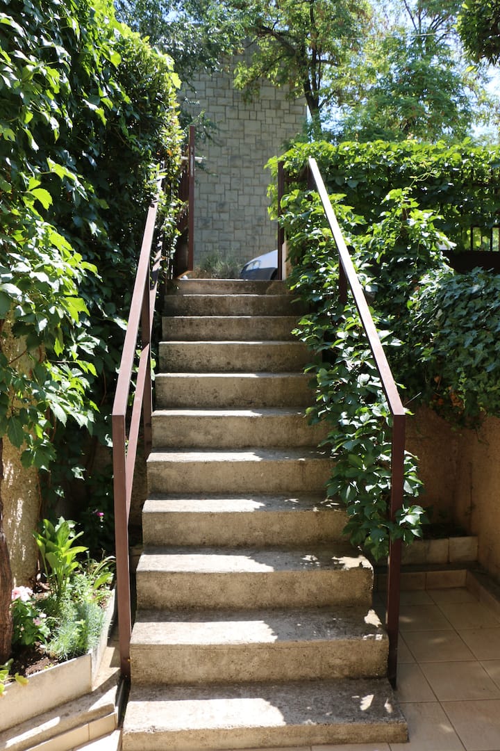 Apt w/Patio near Marjan park-forest