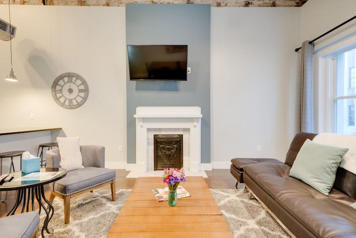 5th Ave Loft just Blocks from Broadway!