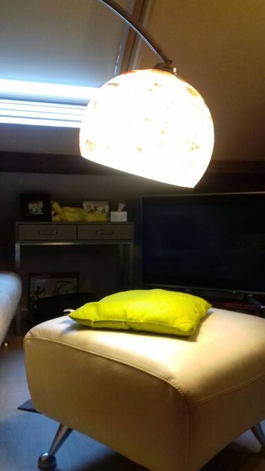 Séjour avec télévision petit espace cocouning
