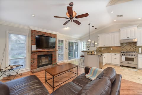 Cozy family home w a private fenced backyard