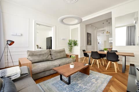 Luxury Apartment by Hi5-BasilicaSuite 3-room (095)