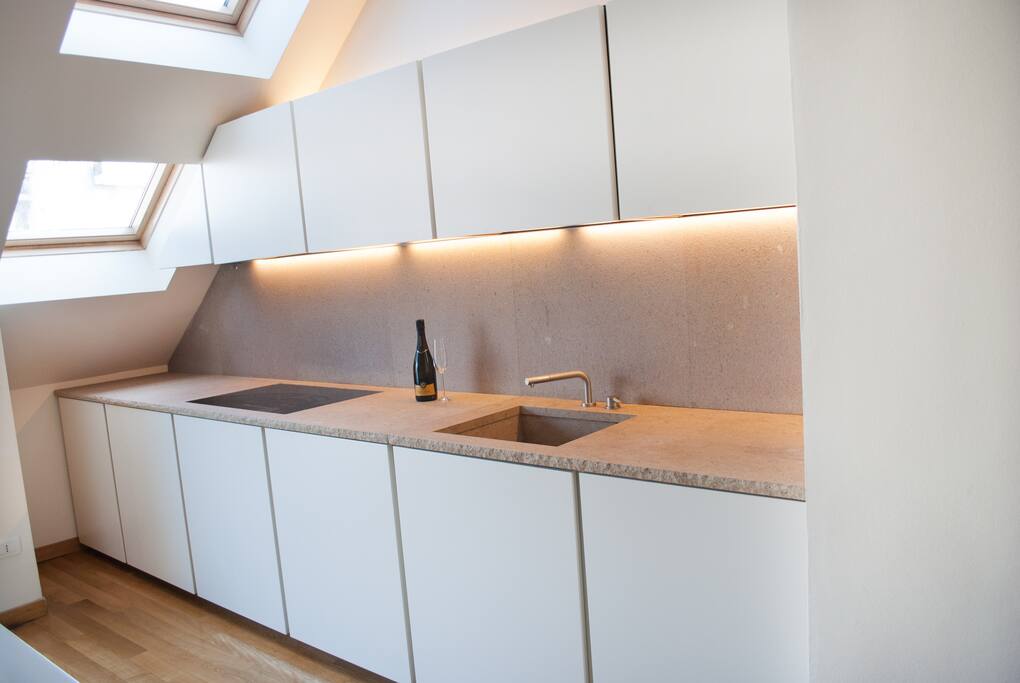 Moderna ampia cucina
