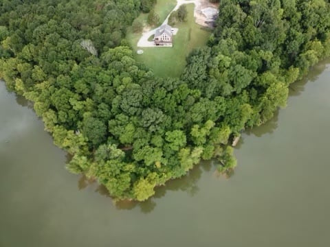 Hawk’s Pointe-Newly Remodeled-Waterfront-Hot tub