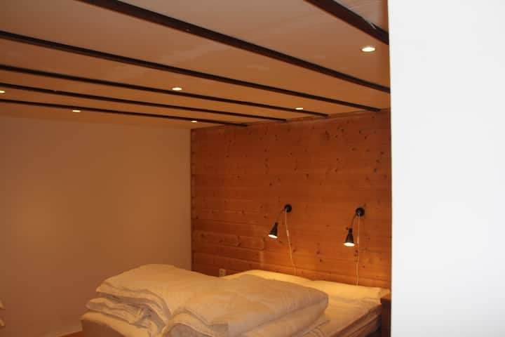 אפשר גם לחבר את חדר השינה הראשי
עם בסיס מיטה פי שניים 