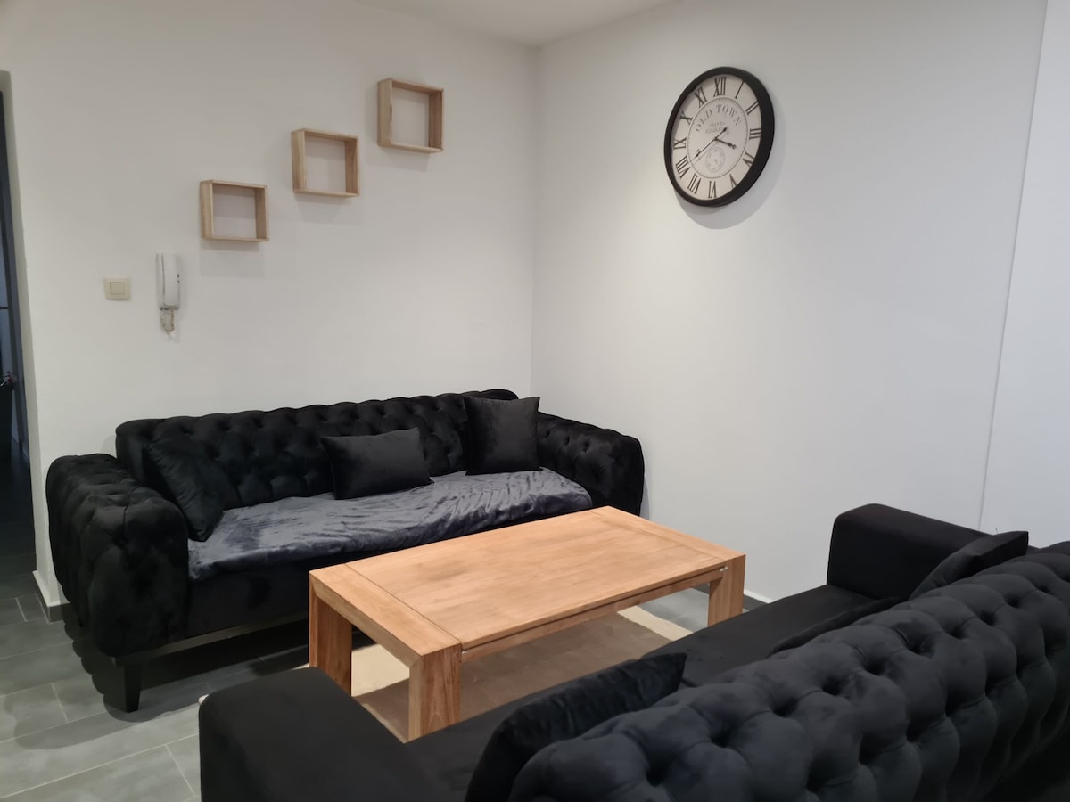 Successful Airbnb property: H Brussels-Charleroi Airport Harmonie 2 bedrooms in Charleroi