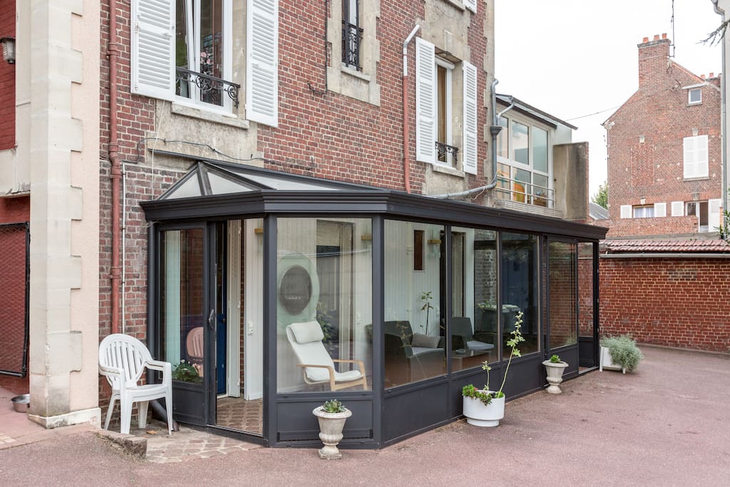 la maison vu du jardin