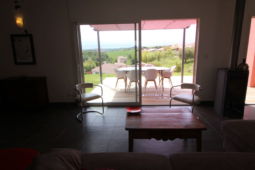 Baie vitrée de 3 m donnant sur terrasse