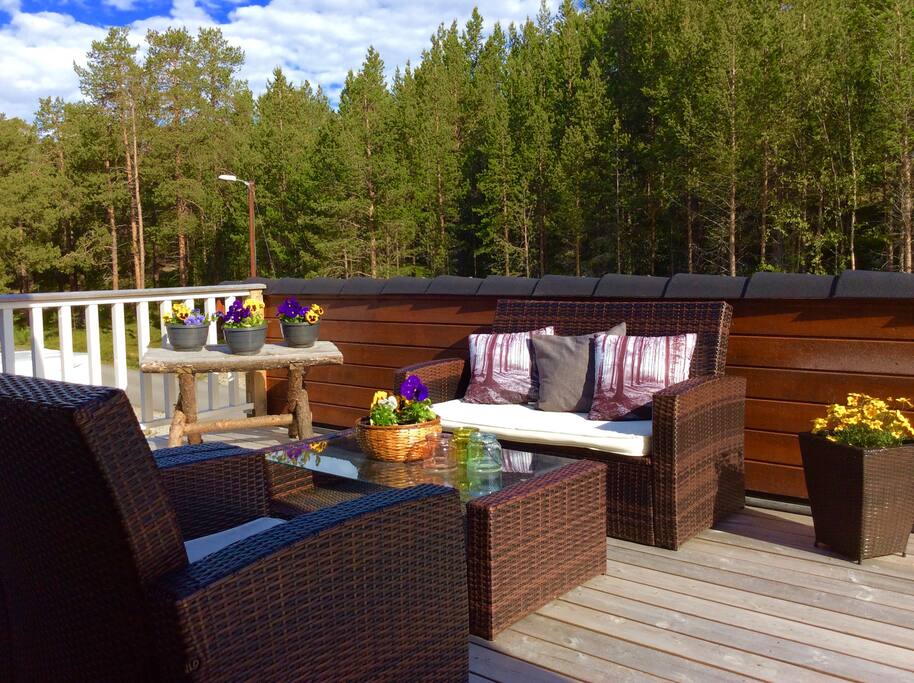Large porch with lounge and dining table for cozy togetherness on hot days.
