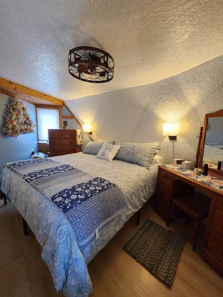 Main bedroom with king size bed.