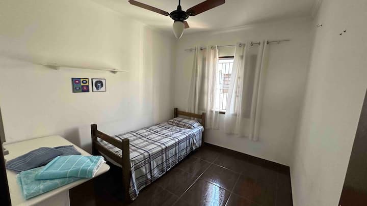 Chumba 02 kilicho na kitanda cha mtu mmoja 