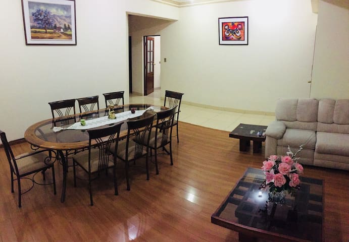 Entire home with 2 bedrooms in Cochabamba - AMPLIO DEPTO PRIVADO en EL PRADO CON TERRAZAS