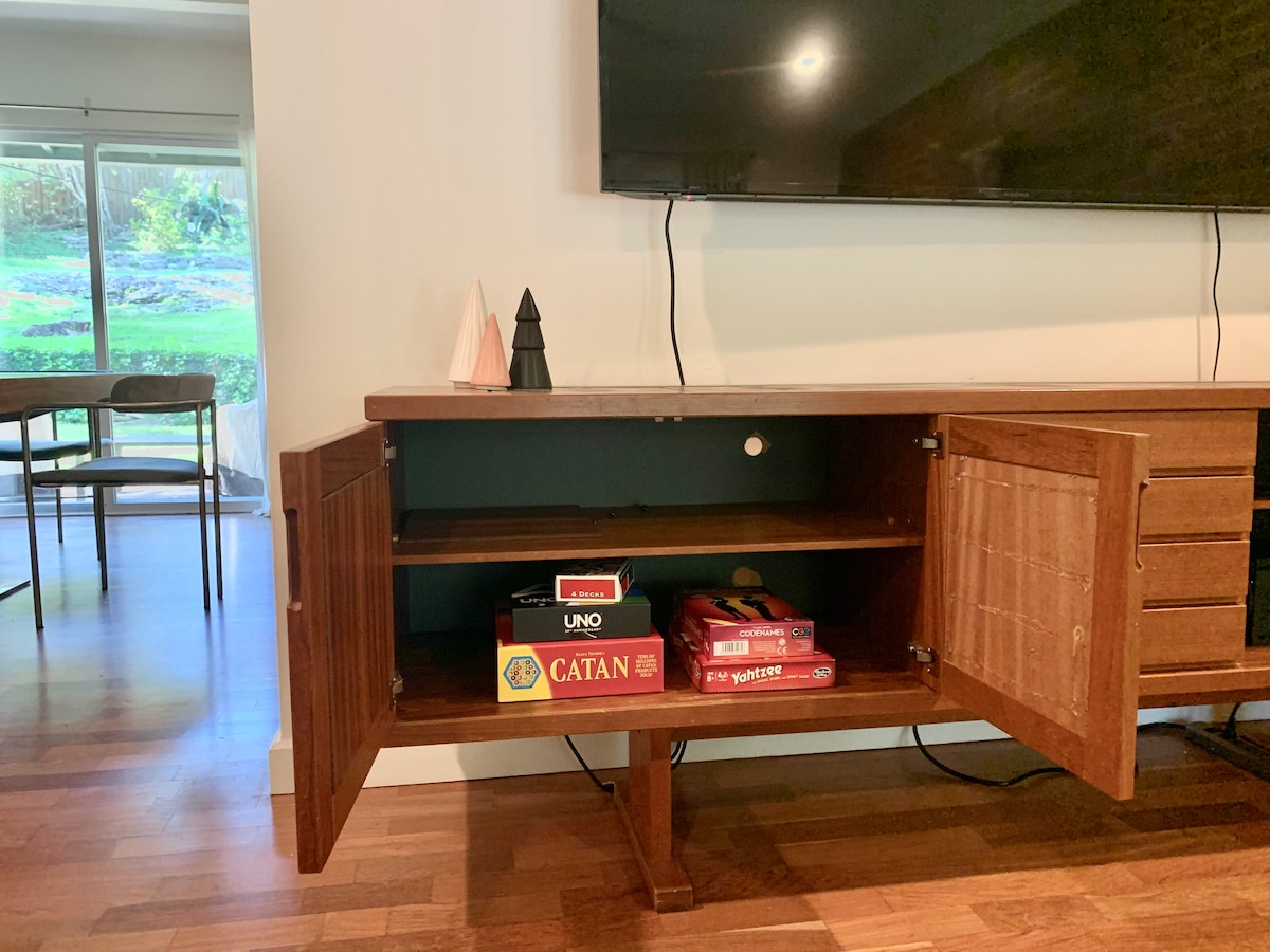 Sunny SoCo House: Explore Austin with Ease!