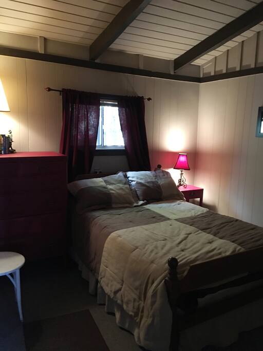 Full bedroom