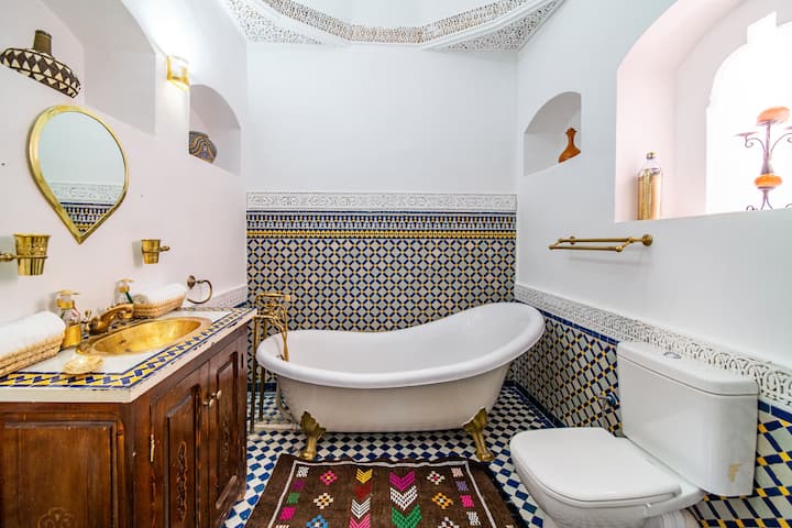 Riad Khadoj—mosaic Zellige Courtyard—sunny Rooftop - Marrakesch