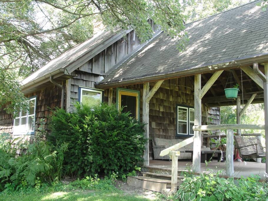 Grandma's Cottage Bed and breakfasts for Rent in La Farge, Wisconsin