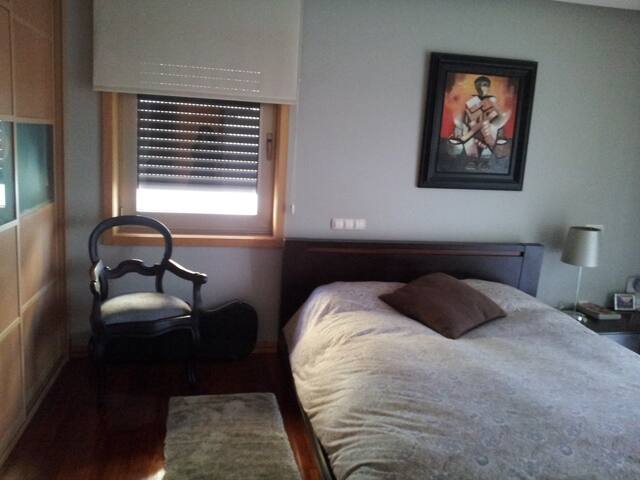 Douro´s House: Shelter in the city gallery image 3