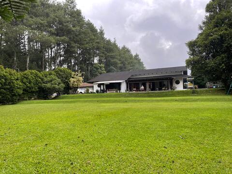Villa Dareta Taman Safari