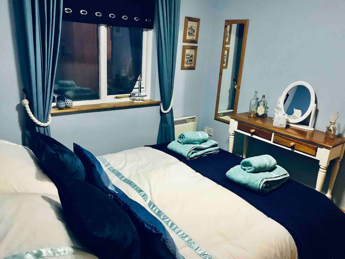 Toaletni stolić i ogledalo u punoj dužini kako biste izgledali najbolje što možete!