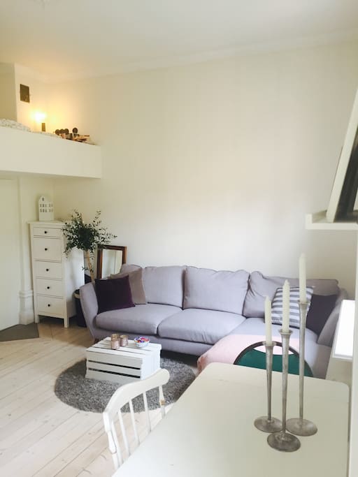 Livingroom with large sofa, dining table for 4 persons.