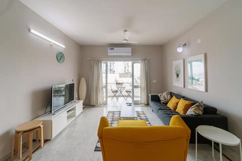 CENTRALLY LOCATED DESIGNER 3 BR APARTMENT!