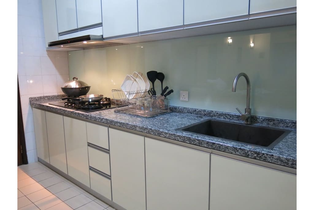 Fully equipped kitchen to prepare light meals