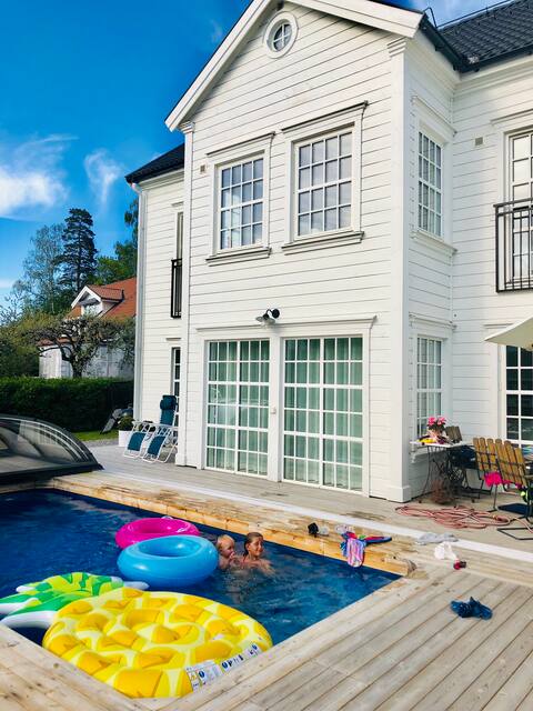 Newly-built New England house with pool 500m to the sea!