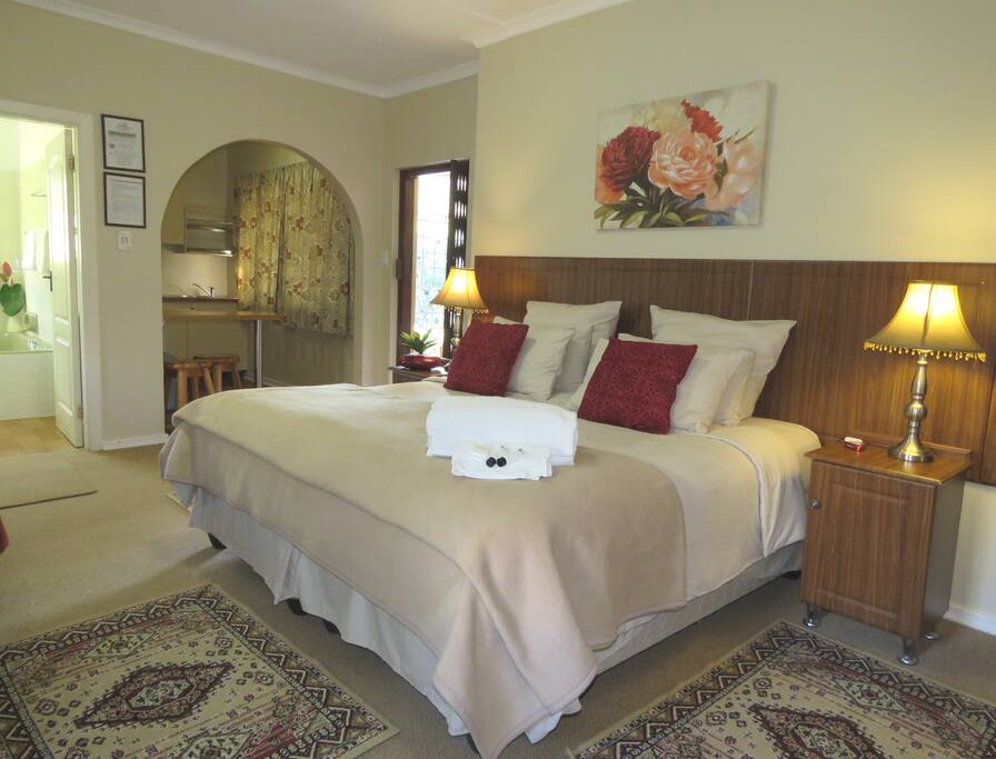 Hibiscus suite -king size or twin