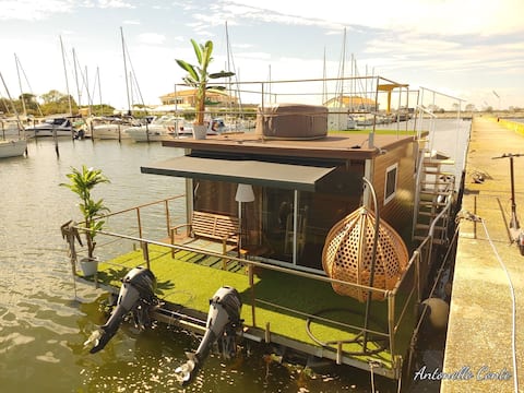 Nature and relaxation houseboat with hydromassage
