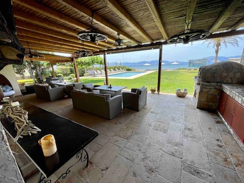 Top Airbnb: Beachfront Villa Aris in Δήμος Ερμιονίδας