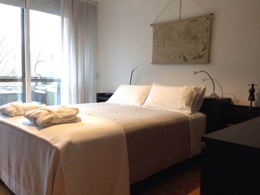 Double bed. Width 1,50m. Long 2,00m