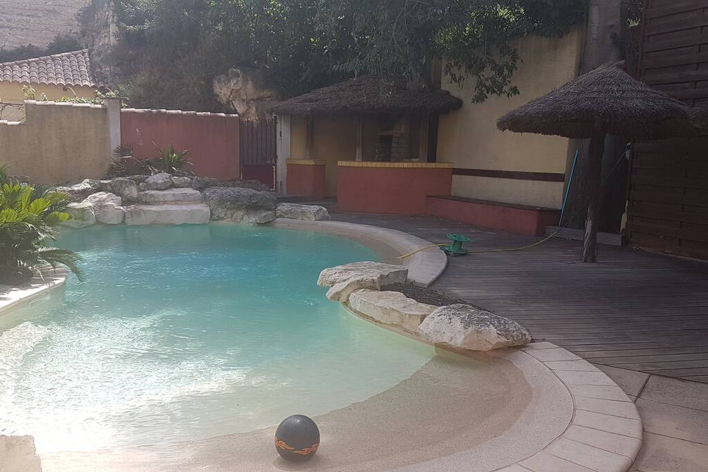 Piscine et terrasse