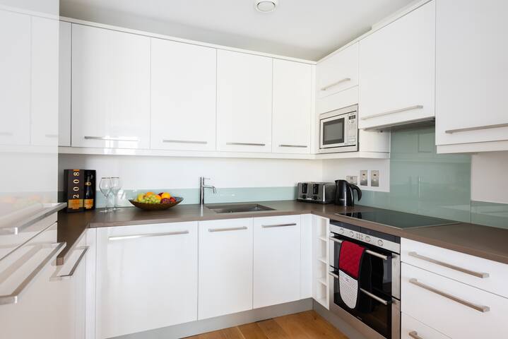 Modern Family Flat close to Victoria Station
