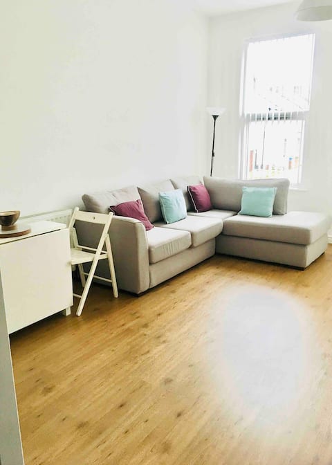 Light and Airy, 1st Floor Flat/Apartment