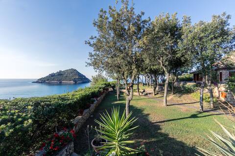Villa Isolotto, by the sea at the Argentario