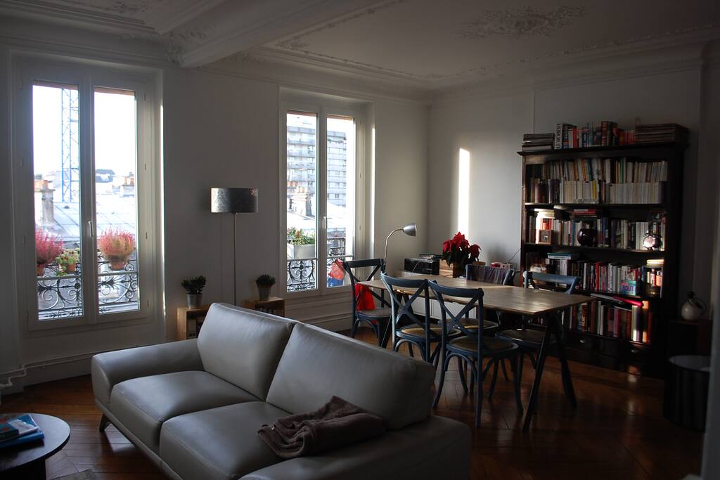Espace salon et salle à manger de 30m2 baigné de lumière