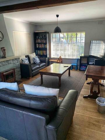 Modern Newlands family home gallery image 2